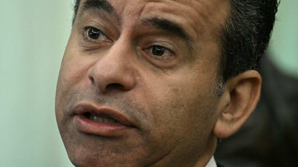 Makary Resigns as FDA Commissioner Amid Turmoil