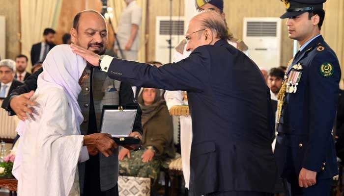 President Zardari Confer Sitara-e-Shujaat on Shaheed Liaqat Ali's Family