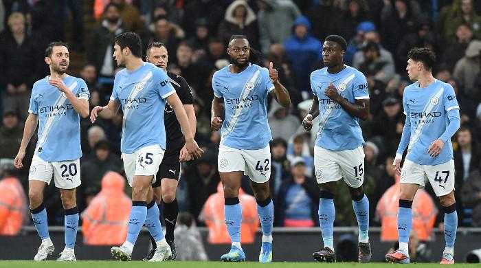 Manchester City close gap on Arsenal after convincing victory over Crystal Palace
