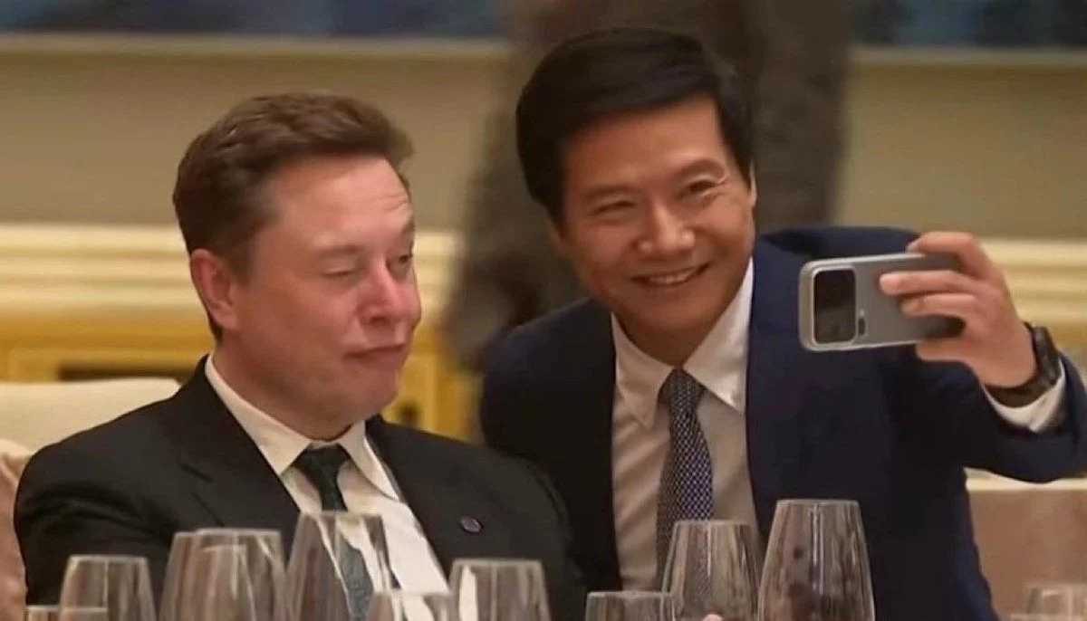 Elon Musk and Lei Jun's Viral Selfie in China