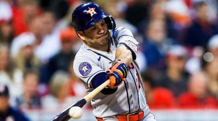 Jose Altuve Set for MRI After Sore Side During Game