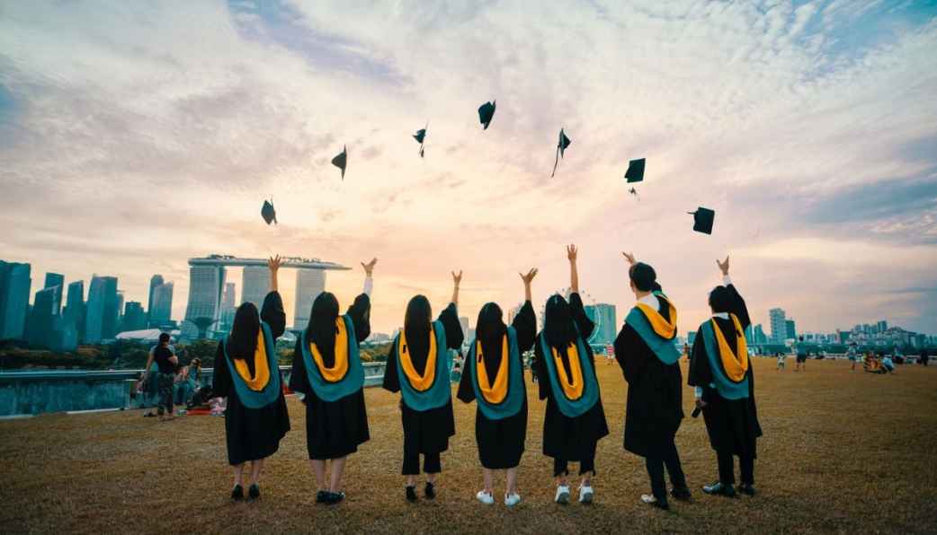 College Graduates Maintain Lowest Unemployment Rate, Data Reveals