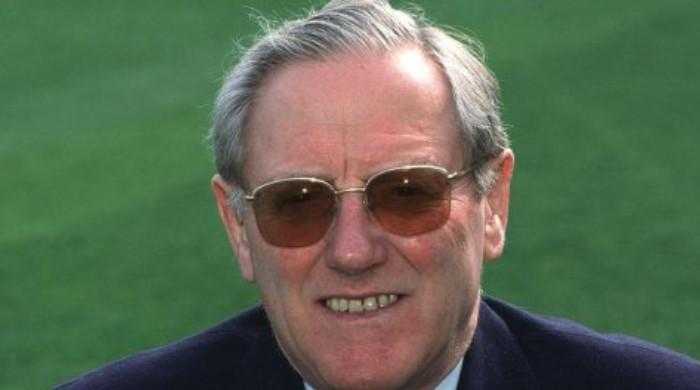 Former England Captain Mike Smith Dies at 9