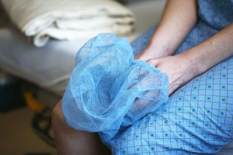 Meeting an AI Doctor Before Consultation Improves Cancer Patients' Understanding and Reduces Stress