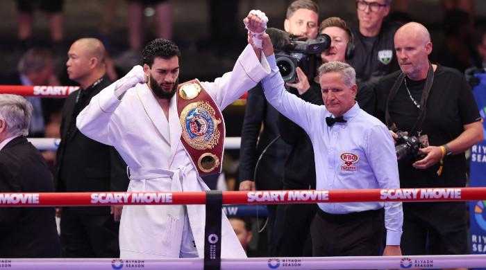 Hamzah Sheeraz stops Alem Begic to win WBO title