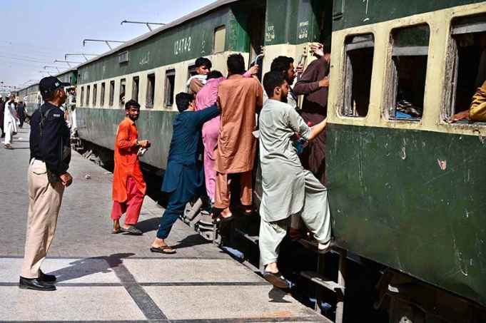 Eid-ul-Azha Celebrations: Passengers Flock to Railway Stations to Reach Ancestral Homes
