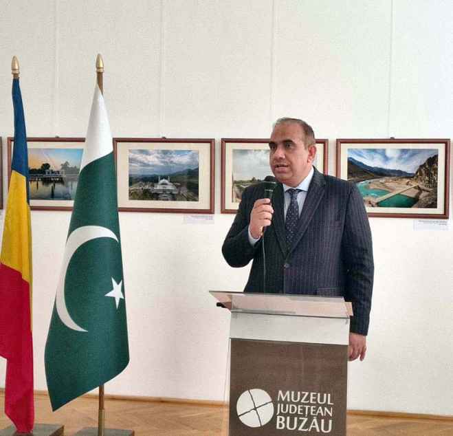 Ambassador Ilyas Mehmood Nizami Addresses Audience at Exhibition