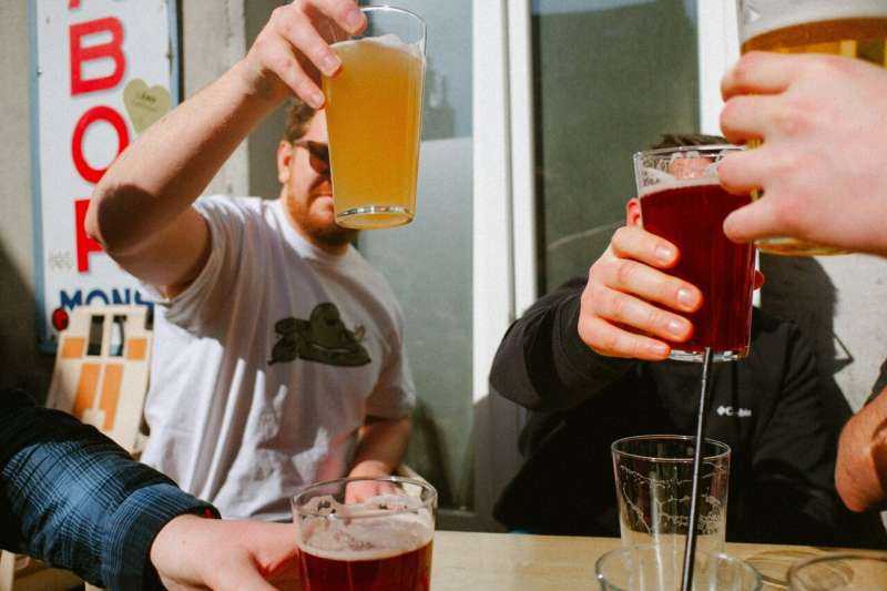 How 'Zebra Striping' Can Help You Drink Less and Avoid Hangovers