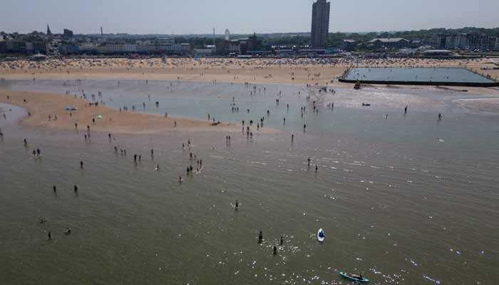 UK beats May heat record with 33.5℃ registered near London, heatwave affects daily life