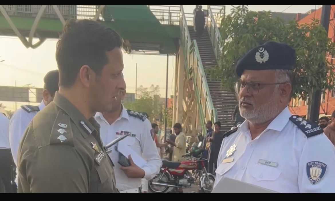 Lahore Traffic Police Intensify Crackdown on Overcharging and Overloading of Public Transport Vehicles