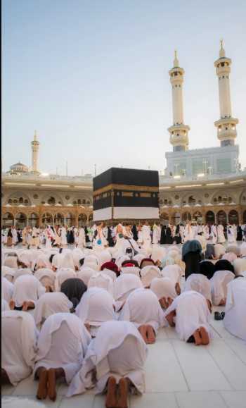 Grand Mosque Resounds with Eid Prayers Amid Spiritual Celebrations