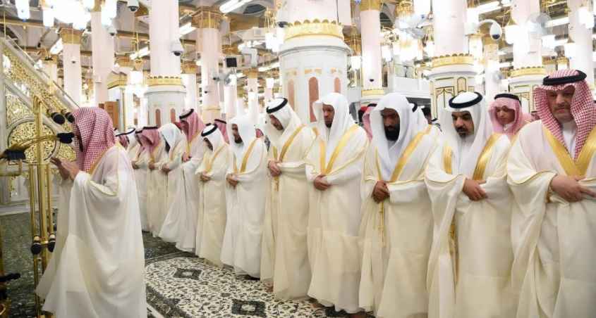 After Hajj Rituals, Pilgrims Gather for Emotional Eid Prayers at Prophet's Mosque