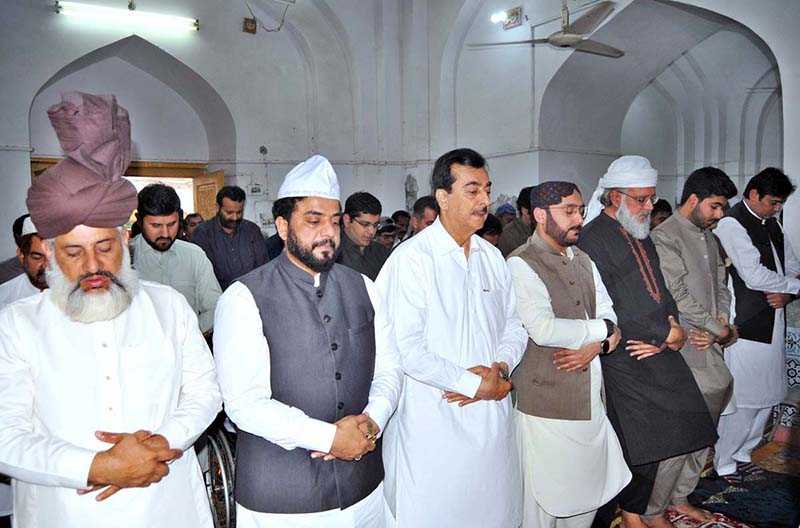 Senator Syed Yusuf Raza Gillani Offers Eidul Azha Prayers at Musa Pak Shaheed Shrine