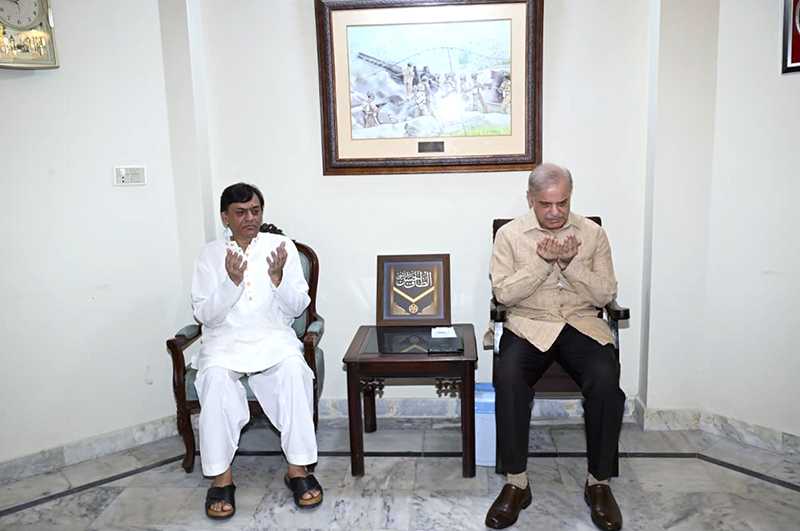 Prime Minister Muhammad Shehbaz Sharif Extends Condolences to Family of Renowned Journalist Altaf Hassan Qureshi