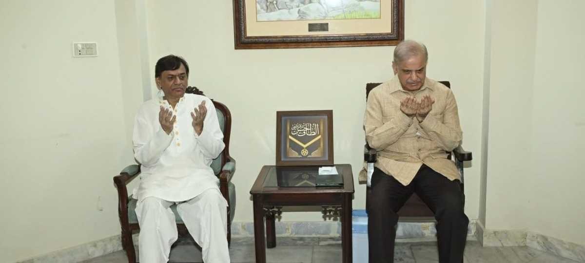 PM Extends Condolences to Family of Late Journalist Altaf Hassan Qureshi