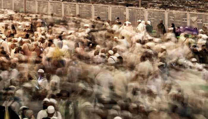Pakistani Pilgrims Return to Islamabad After Completing Hajj Amid Intense Heat