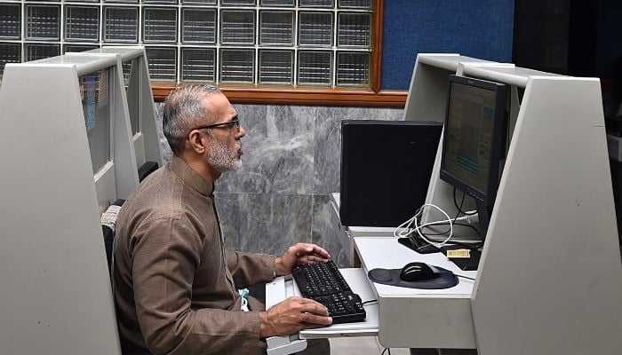 PSX Suffers from Uncertainty Over US-Iran Deal and Budget Concerns