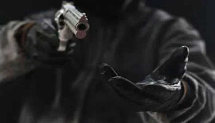 Tando Adam robbery case solved; two suspects arrested, over Rs103.5 million recovered