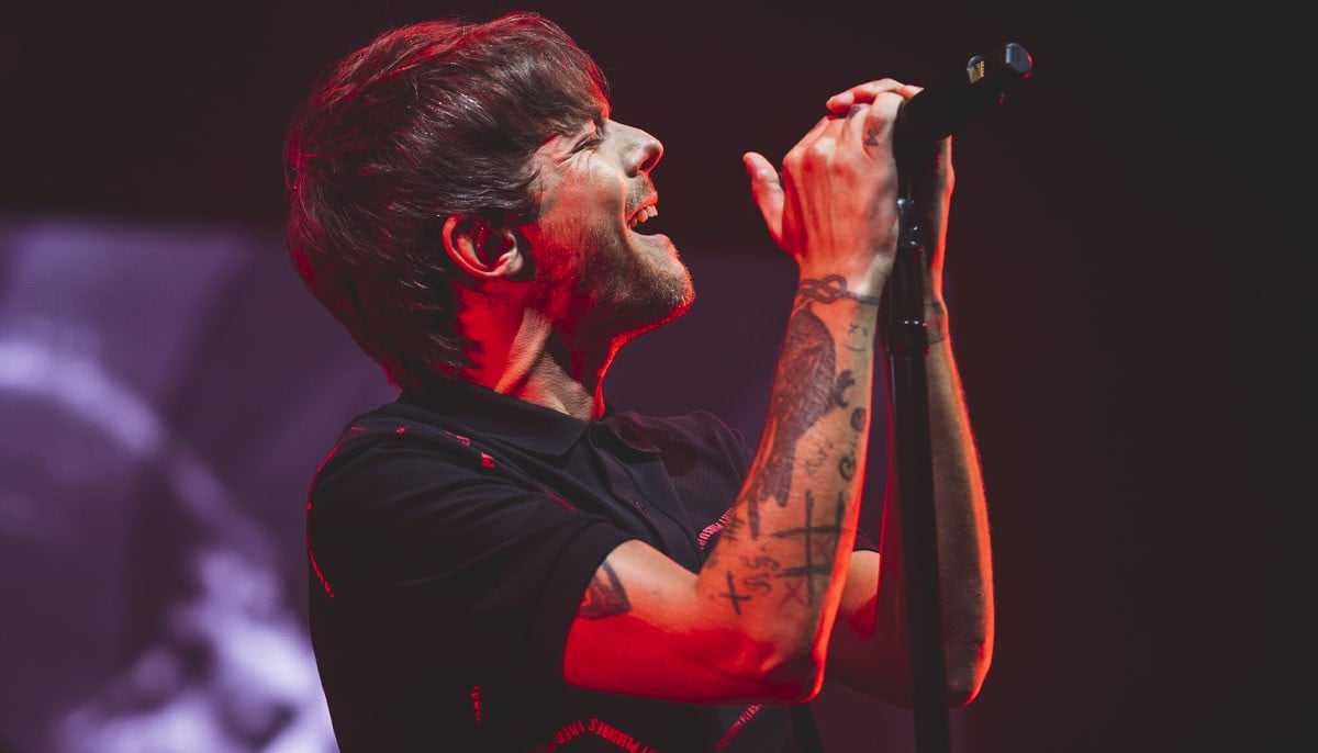 Louis Tomlinson Fears Voice Issues Before Concert: Watch