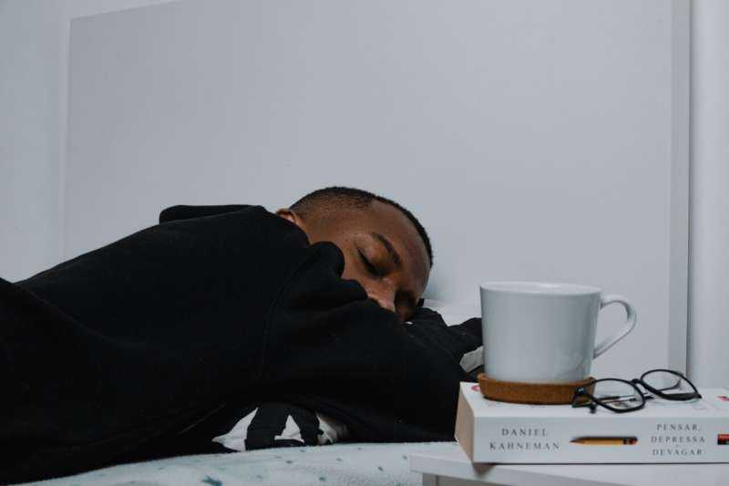 Poor Sleep and Night Shift Work Linked to Higher Risk of Osteoarthritis