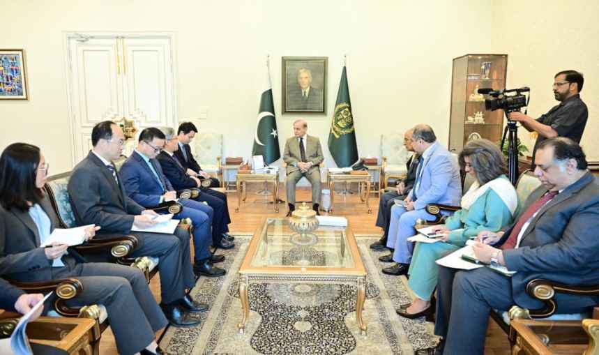 PM Emphasizes Expanding Cooperation in Key Areas Under CPEC 2.