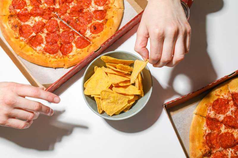 Drinking Alcohol Linked to Overconsumption of Savory Ultra-Processed Foods