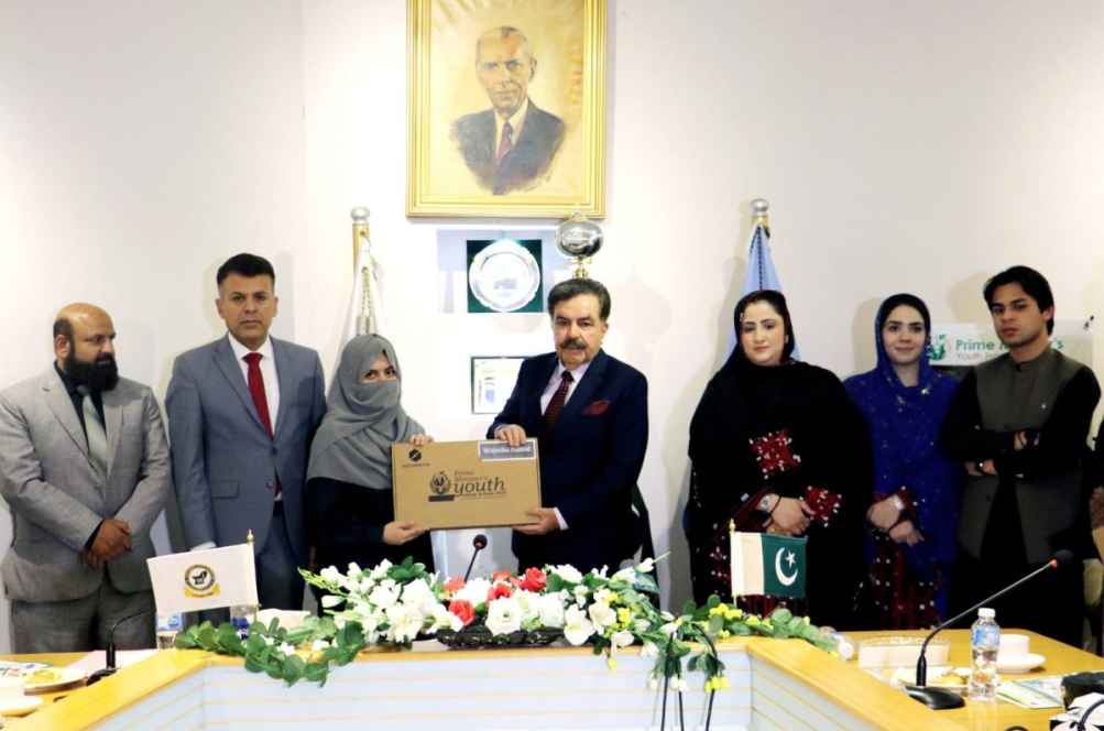 Governor Balochistan Jaffar Khan Mandokhel Distributes Laptops to University Students Under Prime Minister Laptop Scheme Initiative