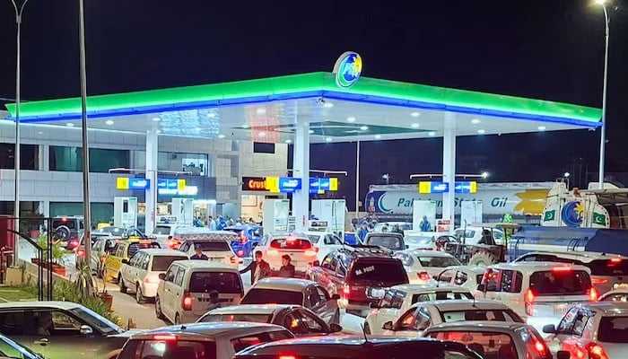 Govt Reduces Petrol Price by Rs4 per Litre; Diesel Rates Unchanged